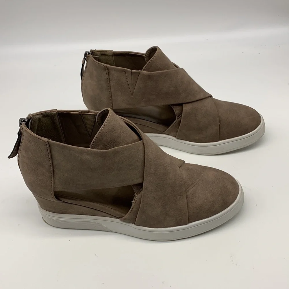 Journee Platform Shoes with Side Cut Outs size 9.5